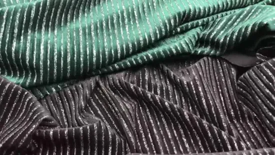 Yigao Textil Poliéster Spandex Tejido de punto de pana con rayas plateadas metálicas