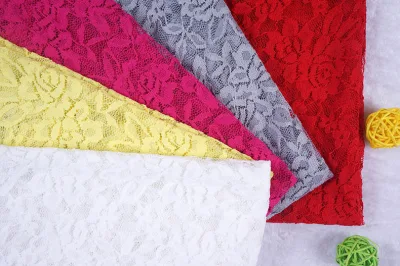 Comercio al por mayor diseño floral elástico bordado tejido de encaje de poliéster para prendas de vestir